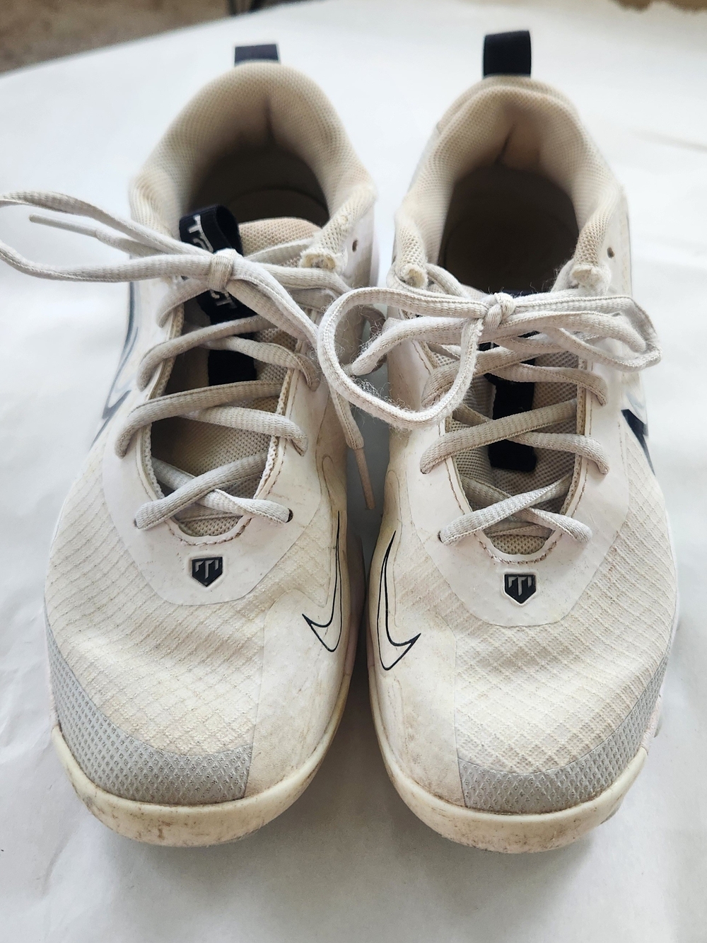 Boys Size 3 YR Athletic Lace-Up Cleats / White and Black /Used